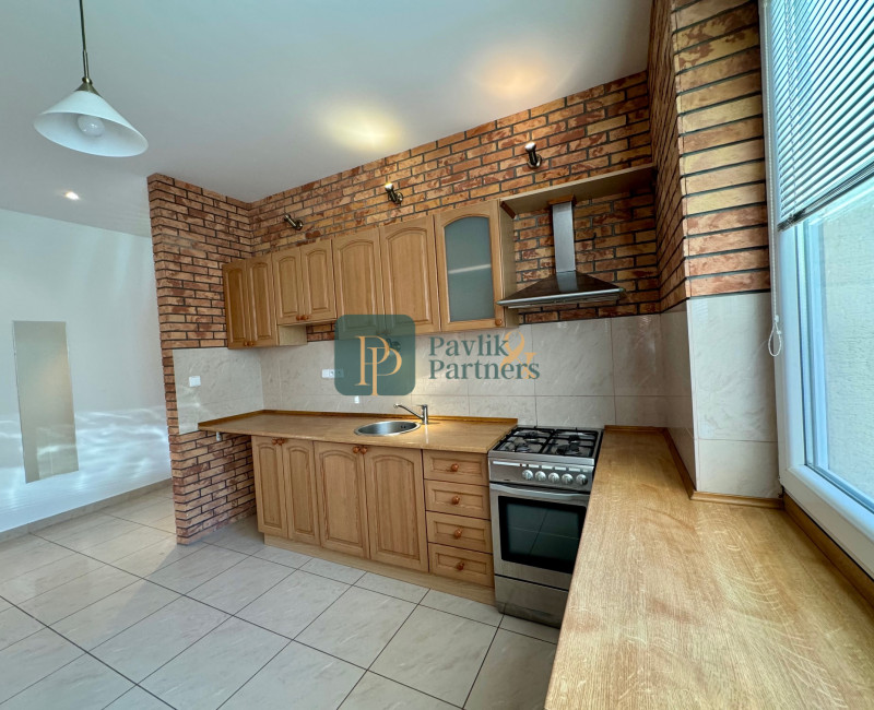 Predaj  2 izbový byt, 67m2, tehla, úplné centrum mesta