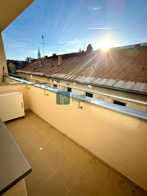 Predaj  2 izbový byt, 67m2, tehla, úplné centrum mesta