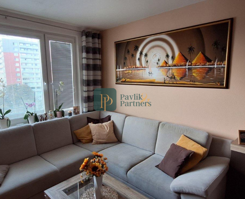 Predaj veľký 2 izbový byt, 2x balkón, Chrenová, zariadený