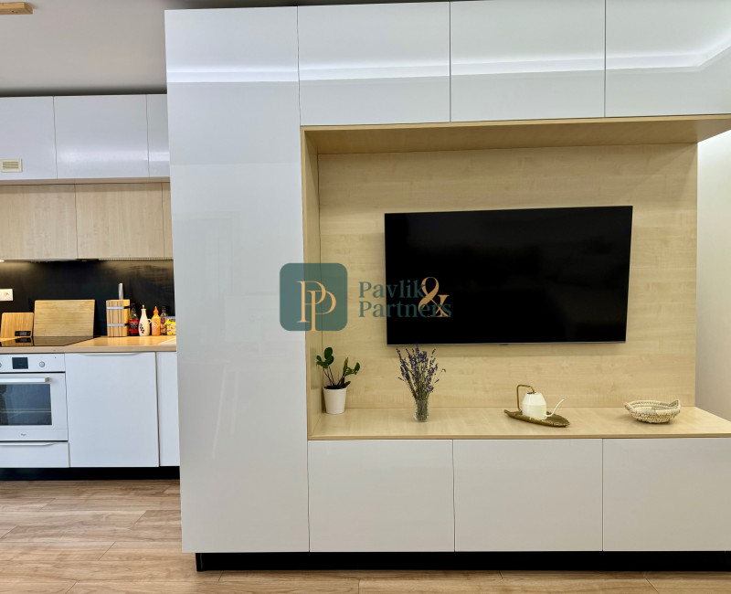 Prenájom krásny 2 izbový byt, novostavba, garážové státie, terasa 5m2