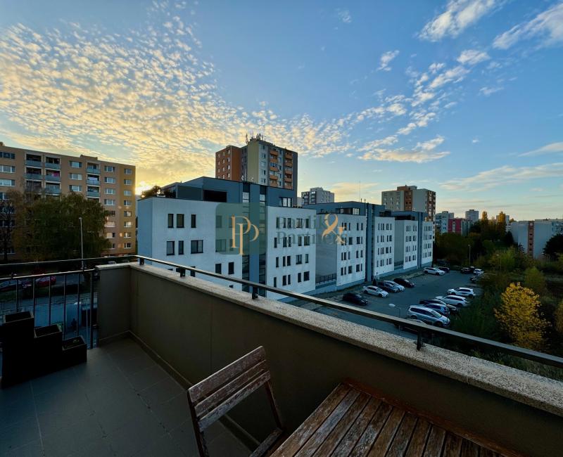 Prenájom krásny 2 izbový byt, novostavba, garážové státie, terasa 5m2