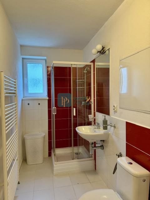 Prenájom 1 izbový byt, novostavba, park. miesto