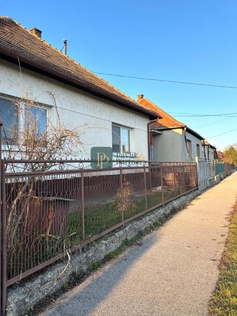 Predaj 3 izbový RD Komjatice, pozemok 13,7á EXKLUZÍVNE!