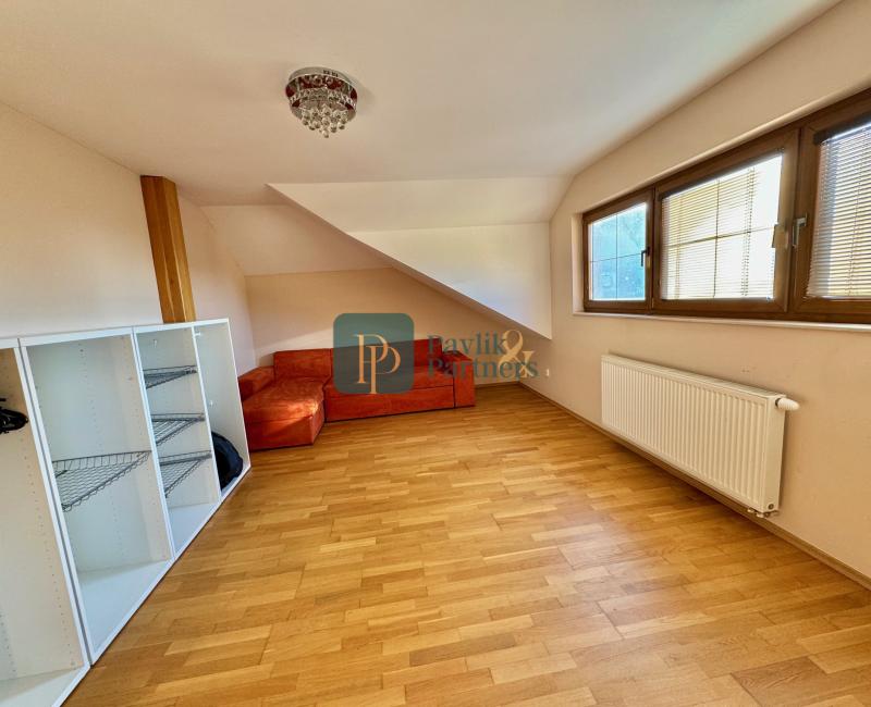 Prenájom 4 izbový RD, Zobor, dvojgaráž