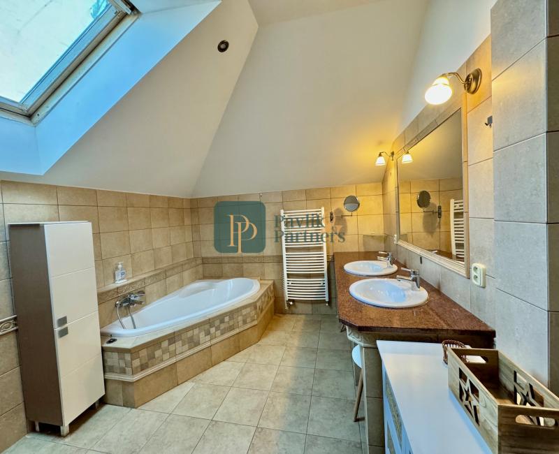 Prenájom 4 izbový RD, Zobor, dvojgaráž