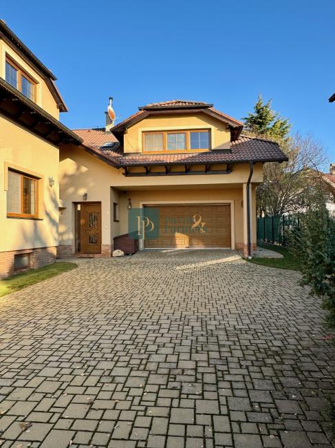 Prenájom 4 izbový RD, Zobor, dvojgaráž