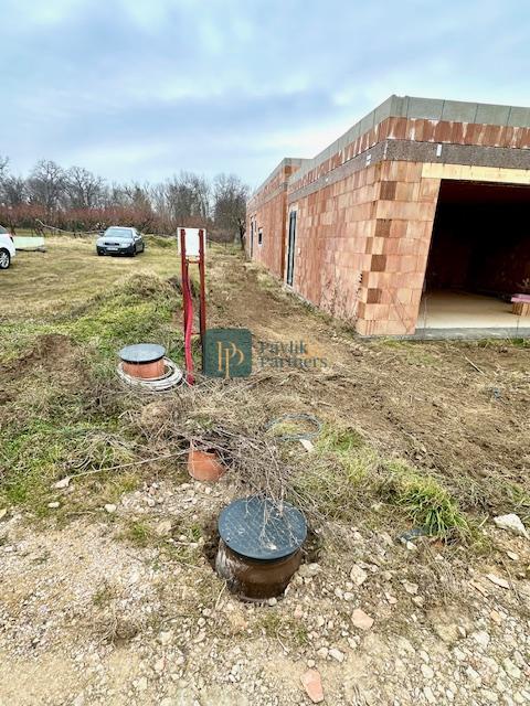 Predaj 5 izbový RD Šurianky, pozemok 5,7á, dvojgaráž EXKLUZÍVNE! NOVÁ CENA!