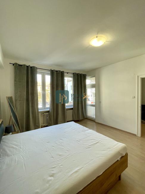 Prenájom veľký 2.izbový byt, tehla, 2x balkón, výhľad na hrad Nitra