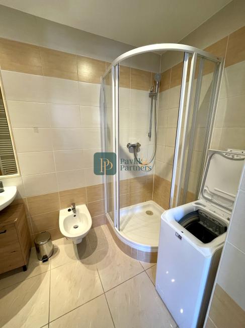 Prenájom veľký 2.izbový byt, tehla, 2x balkón, výhľad na hrad Nitra