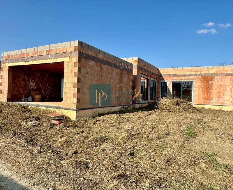 Predaj 5 izbový RD Šurianky, pozemok 5,7á, dvojgaráž EXKLUZÍVNE! NOVÁ CENA!