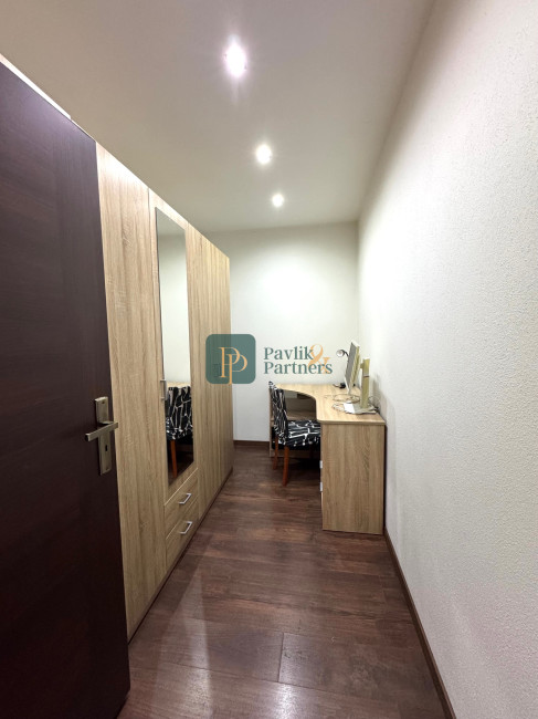 Prenájom 2,5 izbový byt, terasa, vyhradené parkovanie, centrum