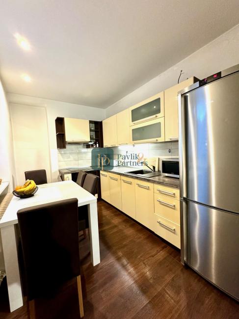 Prenájom 2,5 izbový byt, terasa, vyhradené parkovanie, centrum