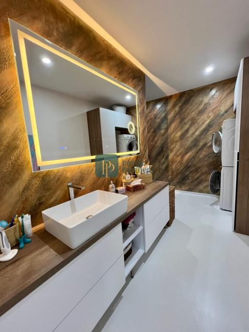 Predaj štýlový 3 izbový byt, novostavba, centrum, 40m2 terasa, garážové státie
