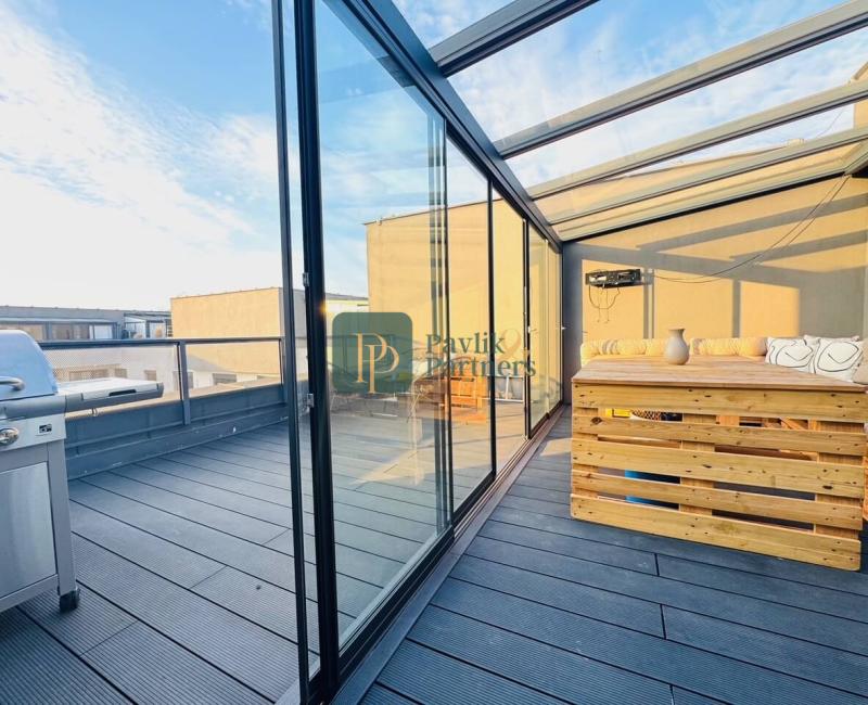 Predaj štýlový 3 izbový byt, novostavba, centrum, 40m2 terasa, garážové státie