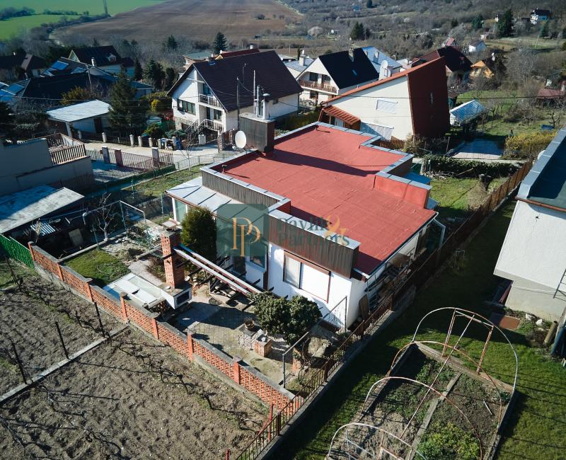 Predaj 3 izbový rodinný dom, 5,4á pozemok, Zobor, všetky IS