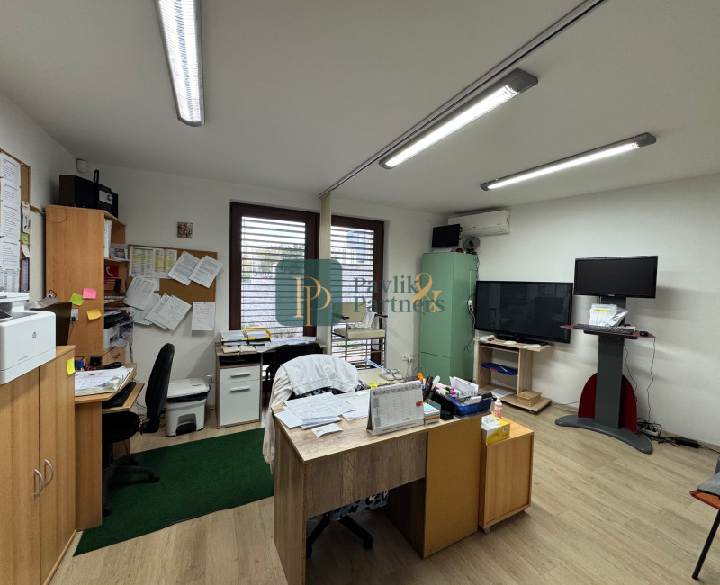 Prenájom kancelárske priestory, centrum mesta, 211 m2, parkovanie