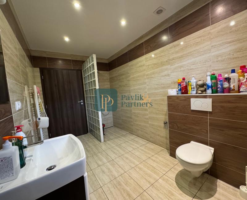 Prenájom kancelárske priestory, centrum mesta, 211 m2, parkovanie