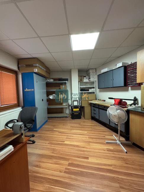 Prenájom kancelárske priestory, centrum mesta, 211 m2, parkovanie