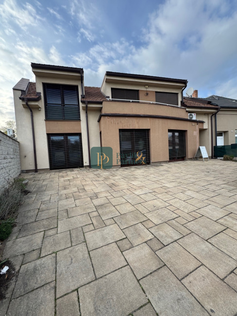 Prenájom kancelárske priestory, centrum mesta, 211 m2, parkovanie