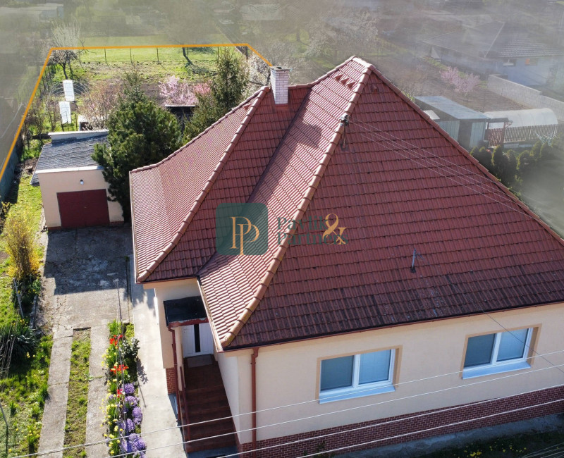 Predaj 3 izbový rodinný dom, garáž, 11,5á pozemok, pri Nitre EXKLUZÍVNE!