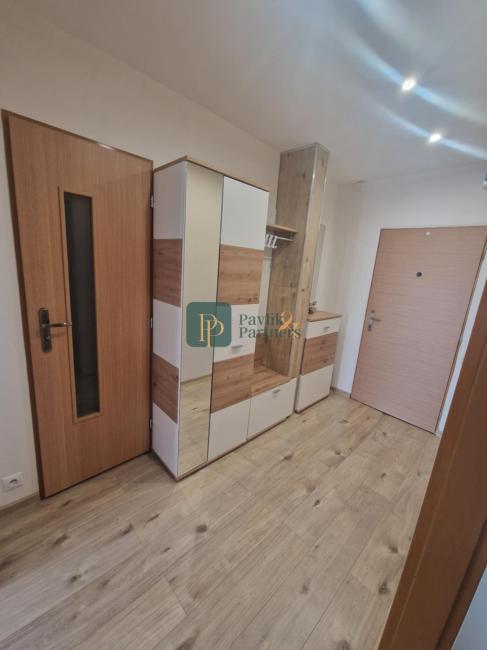 Prenájom 2 izbový byt, 2x balkón, zariadený, Chrenová