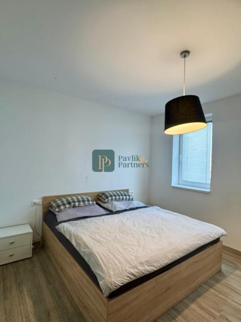 Prenájom 2 izbový byt, veľký balkón, novostavba, garážové státie