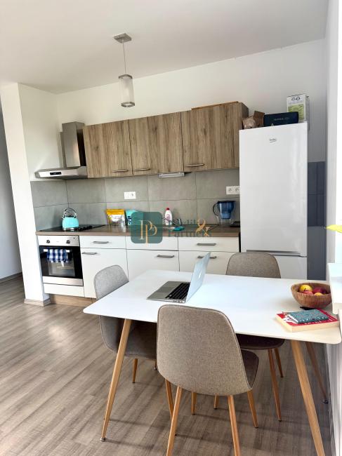 Prenájom 2 izbový byt, veľký balkón, novostavba, garážové státie