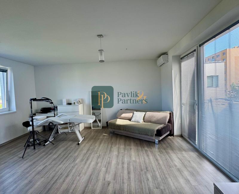 Prenájom 2 izbový byt, veľký balkón, novostavba, garážové státie