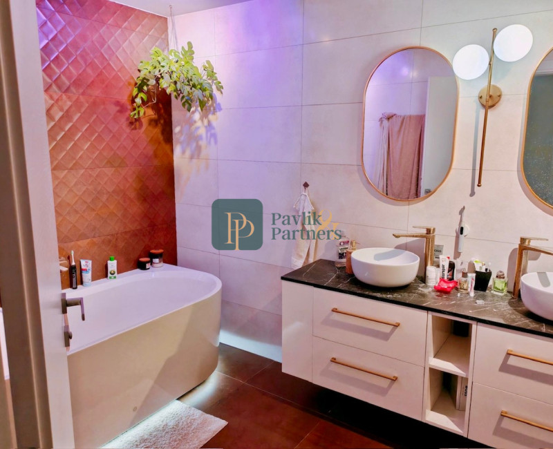 Prenájom 4 izbový luxusný byt, novostavba ORBIS, 2x garážové státie