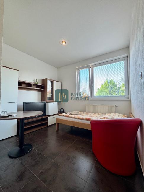 Predaj zabehnutá reštaurácia a penzión, Veľký Lapáš, 19á pozemok