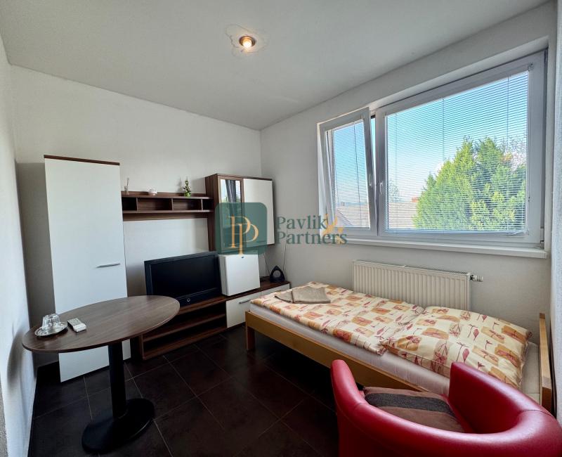 Predaj zabehnutá reštaurácia a penzión, Veľký Lapáš, 19á pozemok