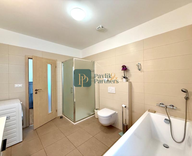 Prenájom 2 izbový byt, terasa, novostavba, 2x parkovacie miesto