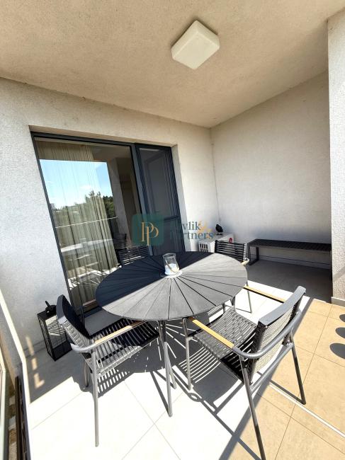 Prenájom 2 izbový byt, terasa, novostavba, 2x parkovacie miesto