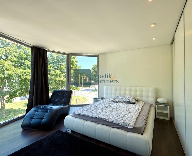 Prenájom 3 izbový byt, 2x parkovacie miesto, pozemok, Staré Mesto