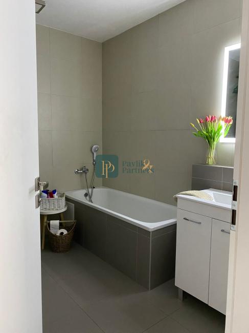 Prenájom veľký 2 izbový byt, novostavba, veľká loggia