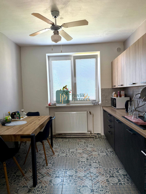 Prenájom pekný 3 izbový byt, balkón, parkovanie vo dvore