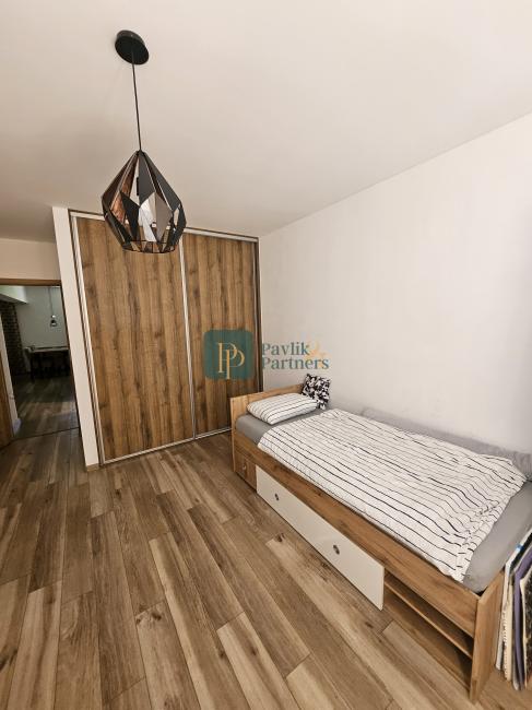 Prenájom krásny 2 izb.byt, balkón,centrum mesta,park. miesto