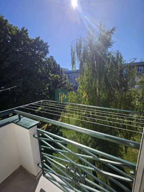 Prenájom krásny 2 izb.byt, balkón,centrum mesta,park. miesto