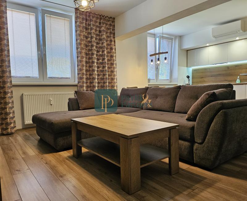 Prenájom krásny 2 izb.byt, balkón,centrum mesta,park. miesto
