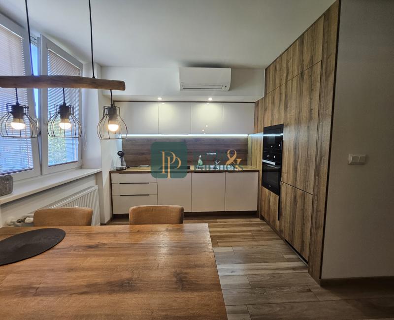 Prenájom krásny 2 izb.byt, balkón,centrum mesta,park. miesto