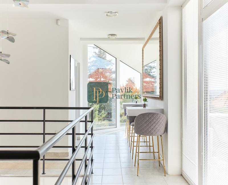 Prenájom reprezentatívne kancelárske priestory, Zobor, 6x parkovacie miesto