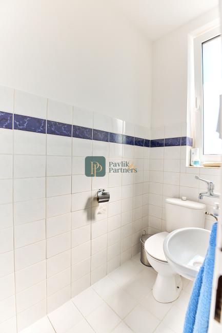 Prenájom reprezentatívne kancelárske priestory, Zobor, 6x parkovacie miesto