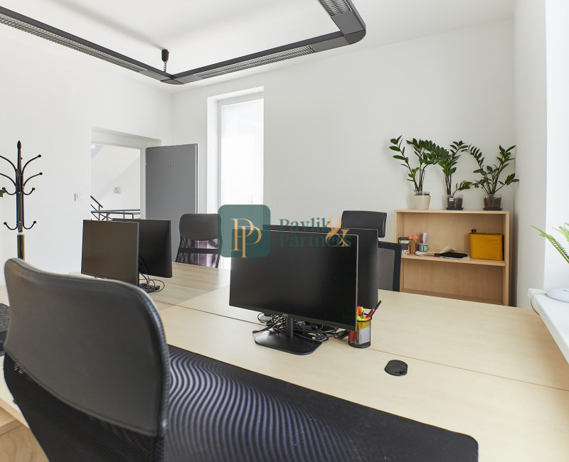 Prenájom reprezentatívne kancelárske priestory, Zobor, 6x parkovacie miesto