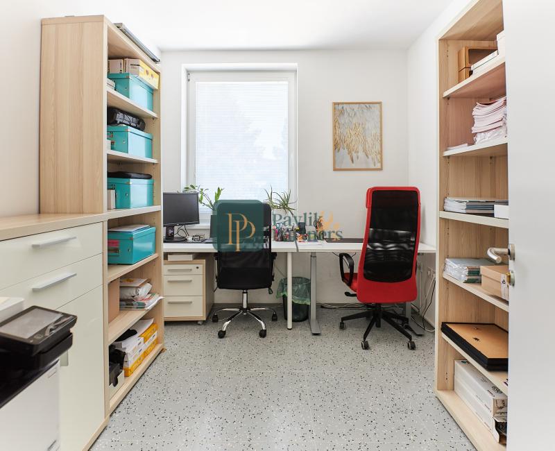 Prenájom reprezentatívne kancelárske priestory, Zobor, 6x parkovacie miesto