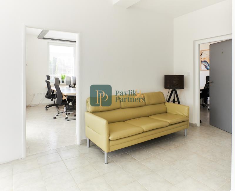 Prenájom reprezentatívne kancelárske priestory, Zobor, 6x parkovacie miesto