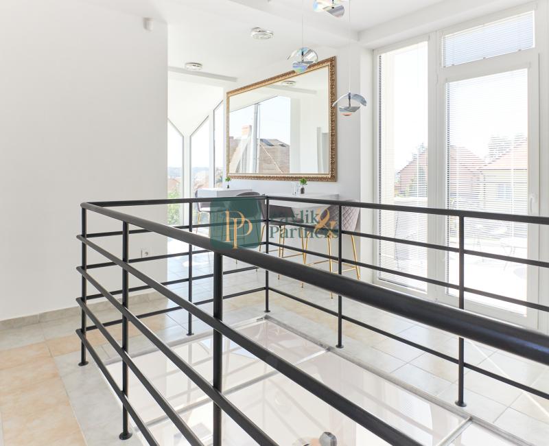 Prenájom reprezentatívne kancelárske priestory, Zobor, 6x parkovacie miesto