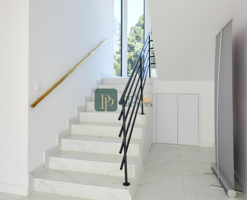 Prenájom reprezentatívne kancelárske priestory, Zobor, 6x parkovacie miesto