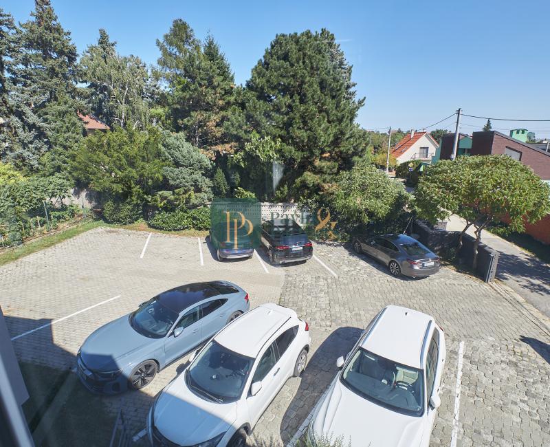 Prenájom reprezentatívne kancelárske priestory, Zobor, 6x parkovacie miesto