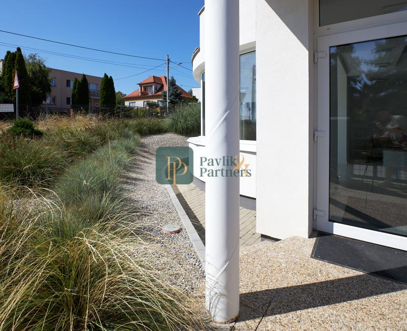 Prenájom reprezentatívne kancelárske priestory, Zobor, 6x parkovacie miesto