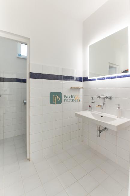 Prenájom reprezentatívne kancelárske priestory, Zobor, 6x parkovacie miesto